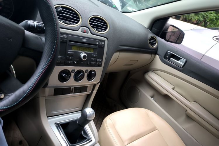 Used Ford Focus 2007 Sedan 1.8L Manual Comfort Model Audio And AC Panel