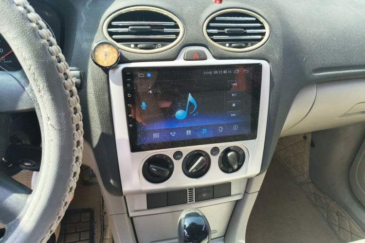 Used Ford Focus 2007 Hatchback 1.8L Automatic Fashion Edition Audio And AC Panel