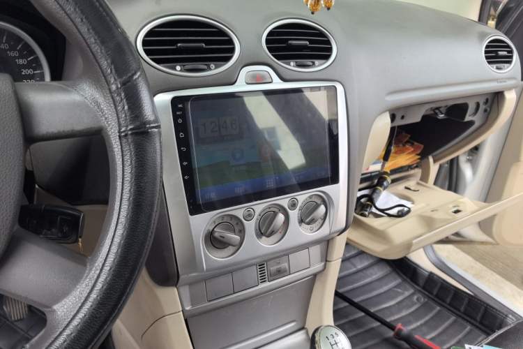 Used Ford Focus 2007 Sedan 1.8L Manual Comfort Model Audio And AC Panel