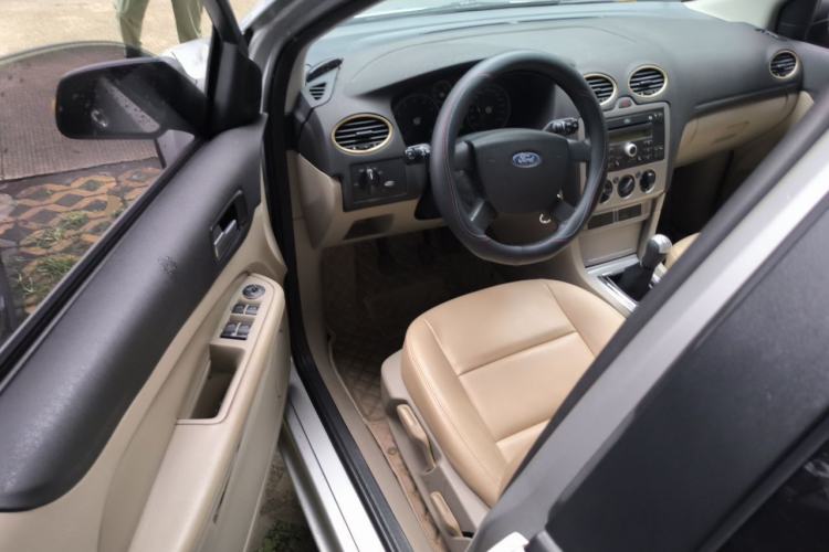 Used Ford Focus 2007 Sedan 1.8L Manual Comfort Model Driver Seat