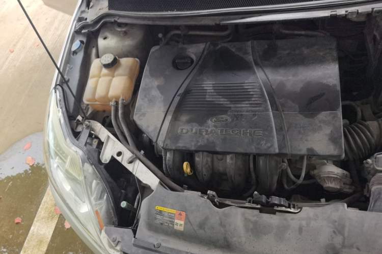 Used Ford Focus 2007 Sedan 1.8L Manual Comfort Model Engine Bay Right