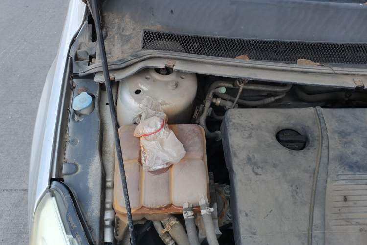 Used Ford Focus 2007 Sedan 1.8L Manual Comfort Model Engine Bay Right