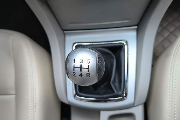 Used Ford Focus 2007 Sedan 1.8L Manual Comfort Model Gear Lever