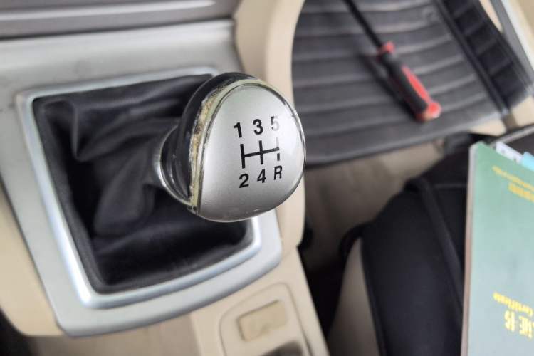 Used Ford Focus 2007 Sedan 1.8L Manual Comfort Model Gear Lever