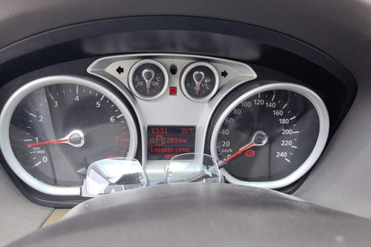 Used Ford Focus 2007 Sedan 1.8L Manual Comfort Model Instrument Cluster