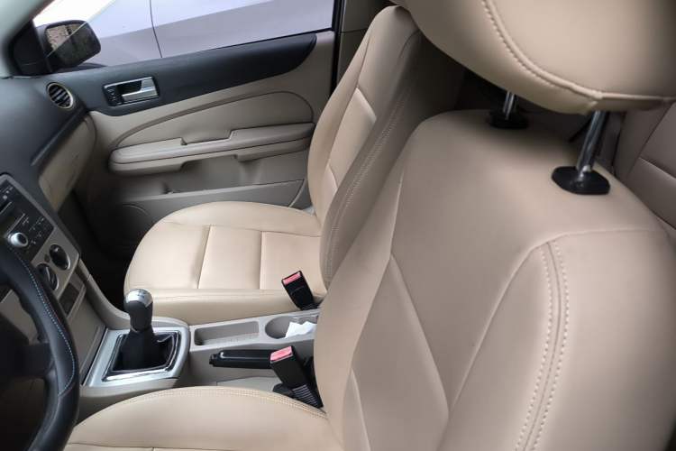 Used Ford Focus 2007 Sedan 1.8L Manual Comfort Model Left Front Seat
