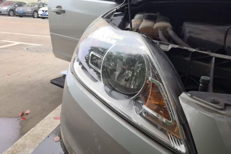 Used Ford Focus 2007 Sedan 1.8L Manual Comfort Model Right Front Headlight