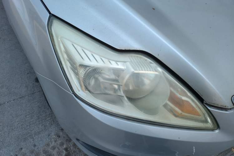 Used Ford Focus 2007 Sedan 1.8L Manual Comfort Model Right Front Headlight