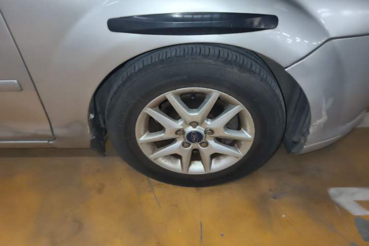 Used Ford Focus 2007 Sedan 1.8L Manual Comfort Model Right Front Wheel Hub