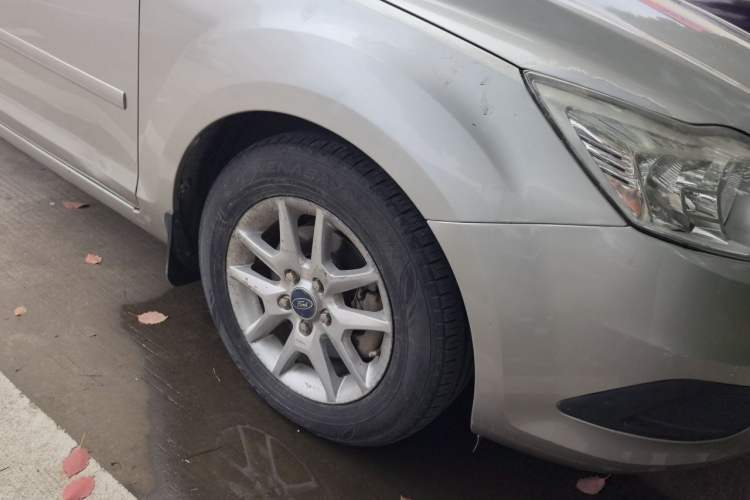 Used Ford Focus 2007 Sedan 1.8L Manual Comfort Model Right Front Wheel Hub