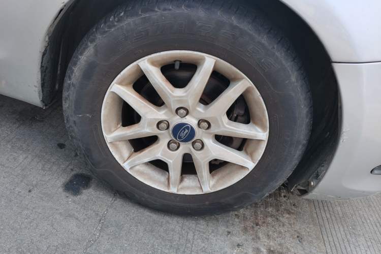 Used Ford Focus 2007 Sedan 1.8L Manual Comfort Model Right Front Wheel Hub