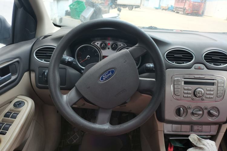 Used Ford Focus 2007 Sedan 1.8L Manual Comfort Model Steering Wheel
