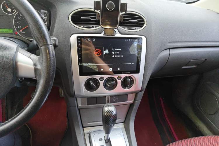 Used Ford Focus 2007 Hatchback 2.0L Automatic Sport Edition Audio And AC Panel