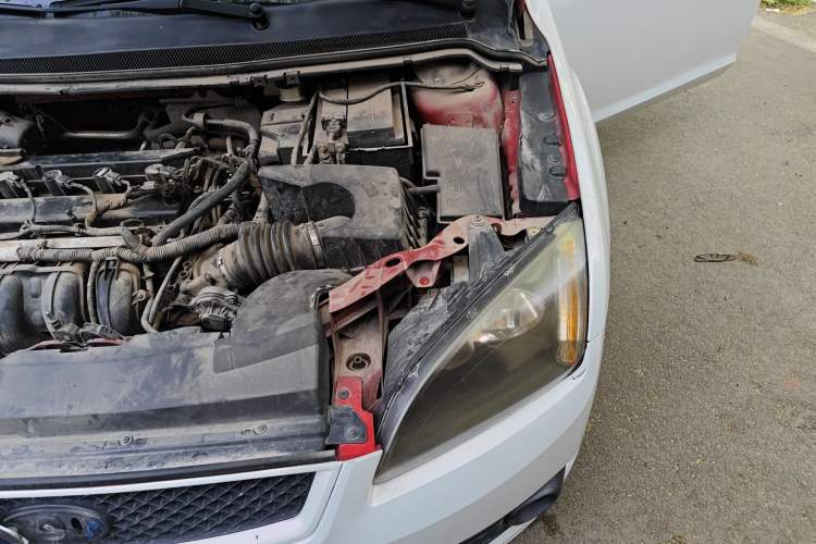 Used Ford Focus 2007 Hatchback 2.0L Automatic Sport Edition Engine Bay Left