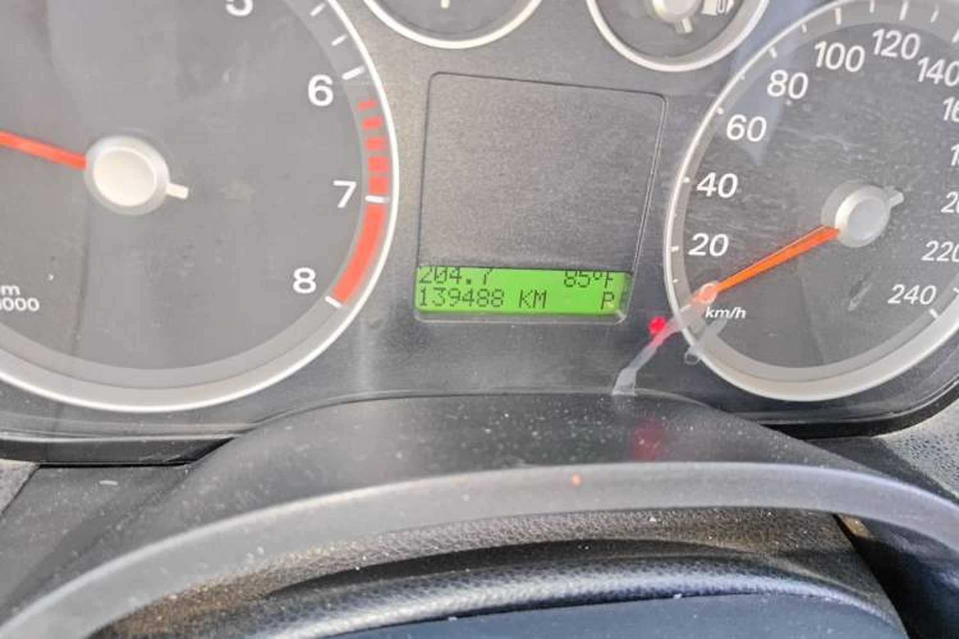 Used Ford Focus 2007 Hatchback 2.0L Automatic Sport Edition Odometer Close Up