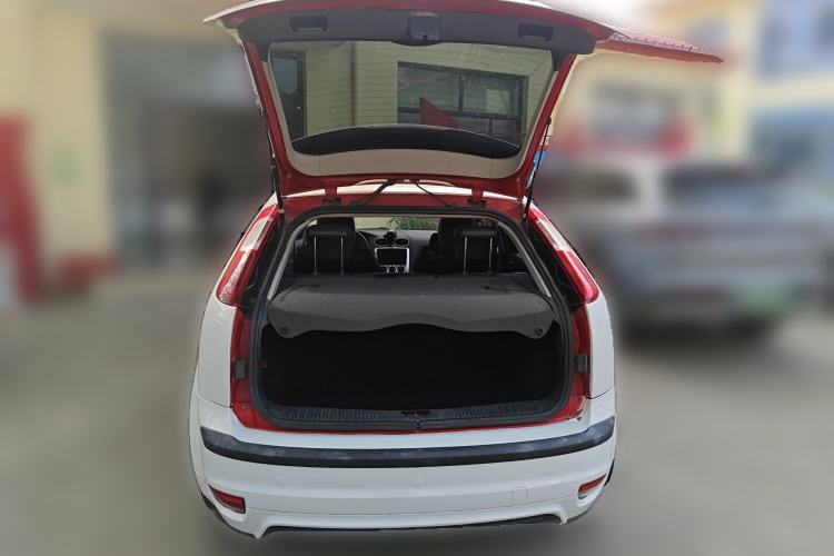 Used Ford Focus 2007 Hatchback 2.0L Automatic Sport Edition Trunk