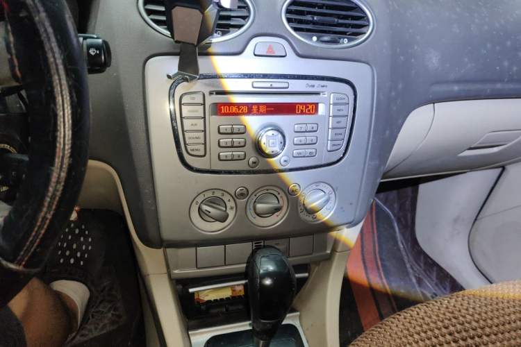 Used Ford Focus 2009 Sedan 1.8L Automatic Fashion Edition Audio And AC Panel