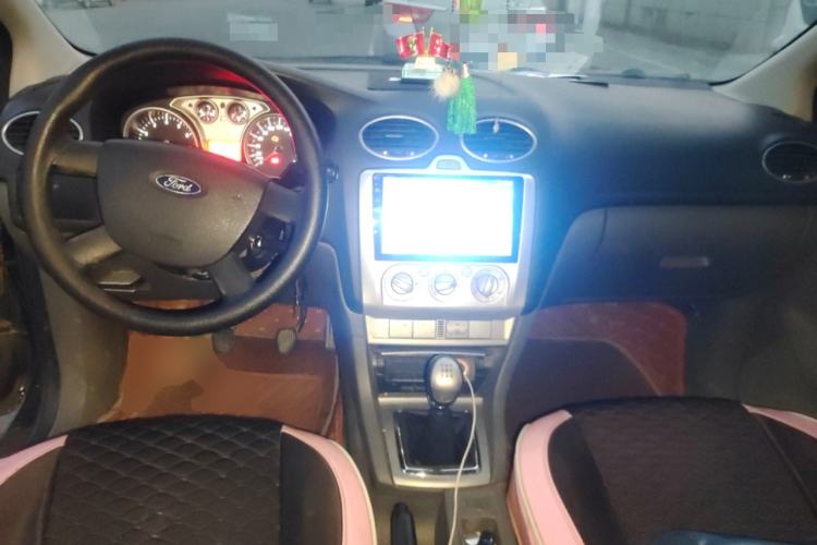 Used Ford Focus 2009 Hatchback 1.8L Manual Comfort Model Center Console