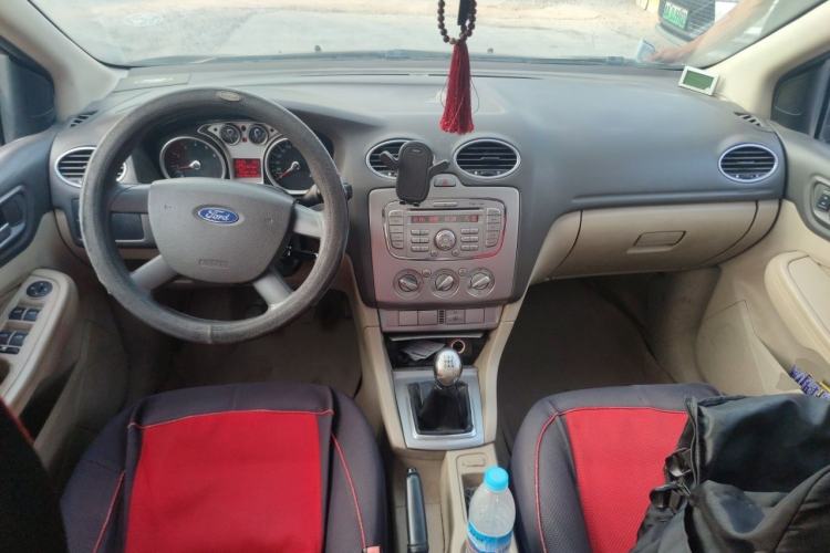 Used Ford Focus 2009 Sedan 1.8L Manual Comfort Model Center Console