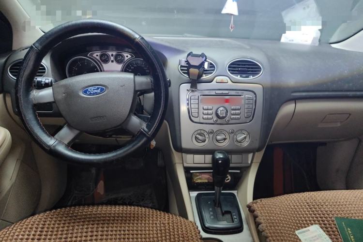 Used Ford Focus 2009 Sedan 1.8L Automatic Fashion Edition Center Console