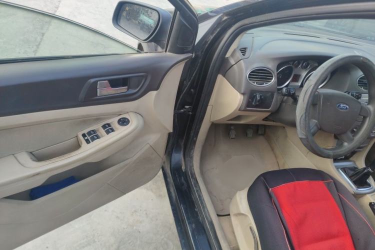 Used Ford Focus 2009 Sedan 1.8L Manual Comfort Model Driver Seat
