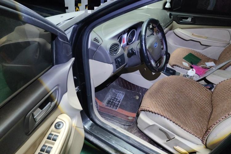 Used Ford Focus 2009 Sedan 1.8L Automatic Fashion Edition Driver Seat