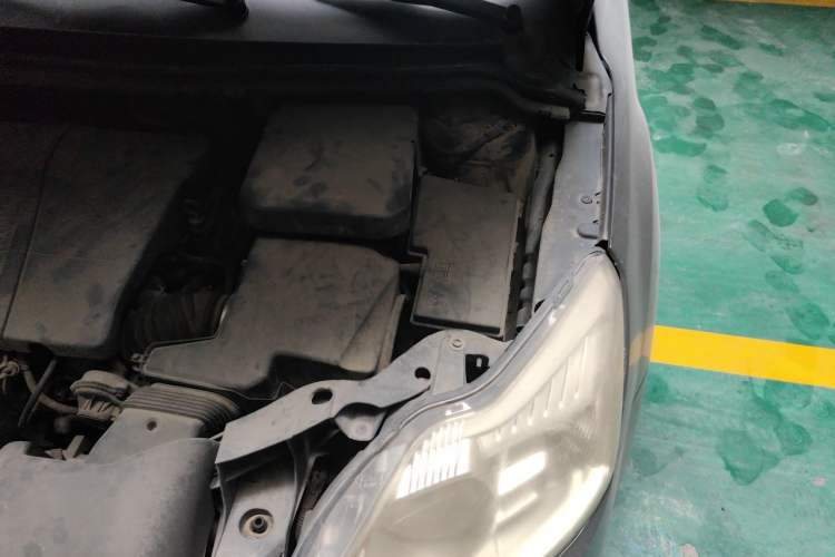 Used Ford Focus 2009 Sedan 1.8L Automatic Fashion Edition Engine Bay Left