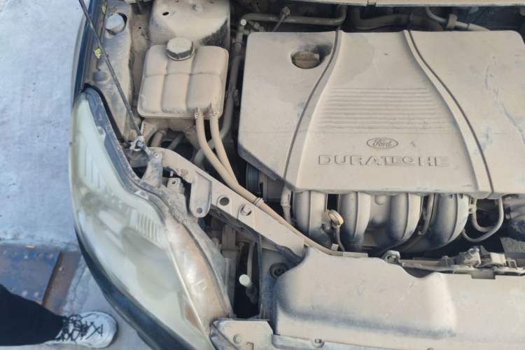 Used Ford Focus 2009 Sedan 1.8L Manual Comfort Model Engine Bay Right