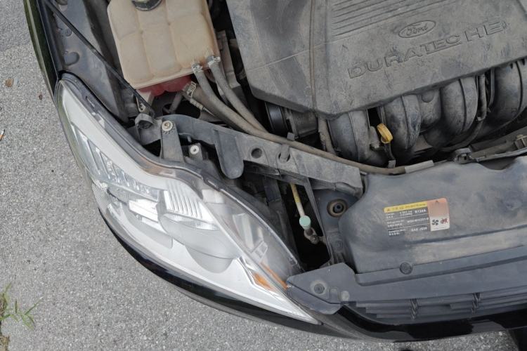 Used Ford Focus 2009 Hatchback 1.8L Manual Comfort Model Engine Bay Right