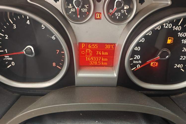 Used Ford Focus 2009 Sedan 1.8L Automatic Fashion Edition Odometer Close Up