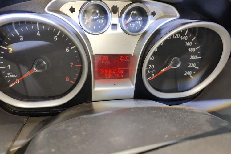 Used Ford Focus 2009 Sedan 1.8L Automatic Fashion Edition Odometer Close Up
