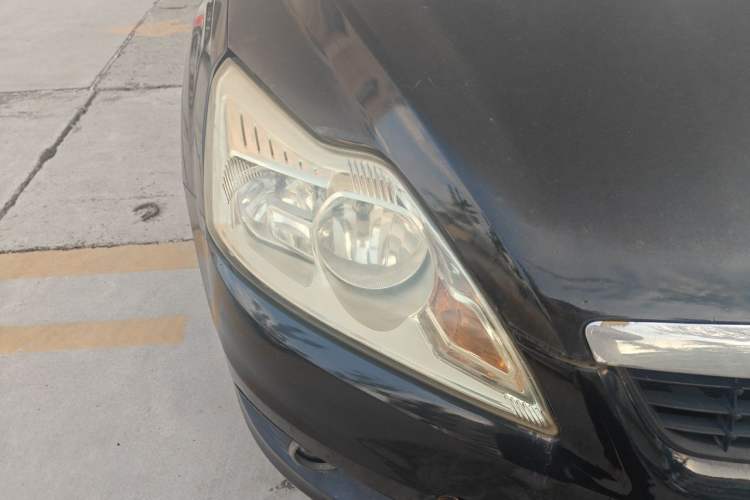 Used Ford Focus 2009 Sedan 1.8L Automatic Fashion Edition Right Front Headlight