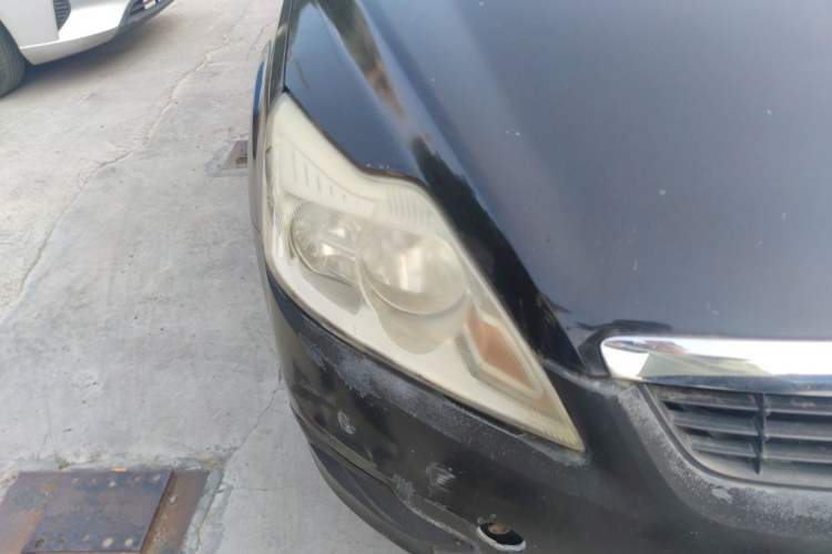 Used Ford Focus 2009 Sedan 1.8L Manual Comfort Model Right Front Headlight