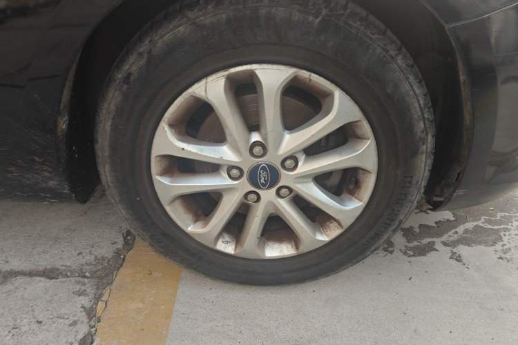 Used Ford Focus 2009 Sedan 1.8L Automatic Fashion Edition Right Front Wheel Hub