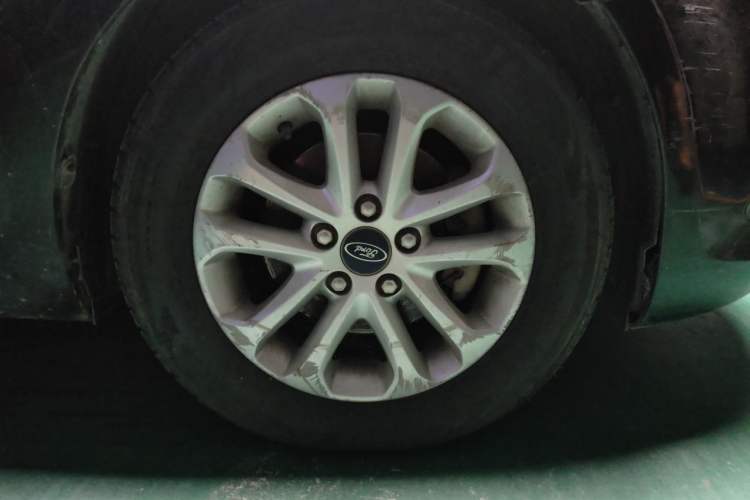 Used Ford Focus 2009 Sedan 1.8L Automatic Fashion Edition Right Front Wheel Hub
