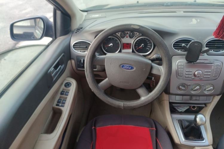 Used Ford Focus 2009 Sedan 1.8L Manual Comfort Model Steering Wheel
