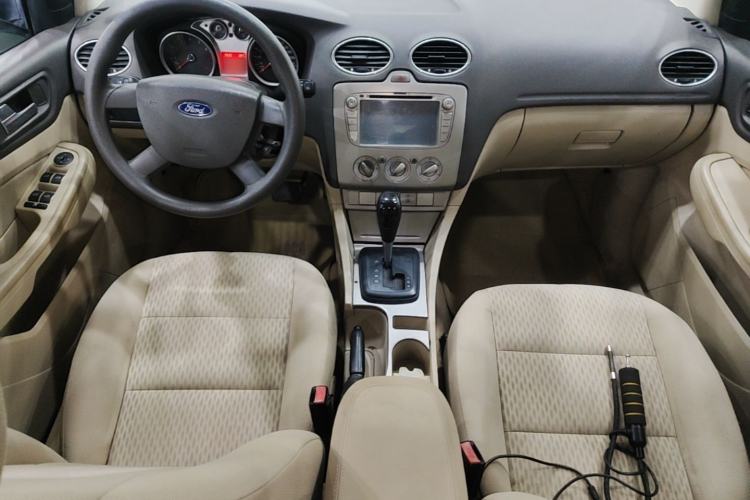 Used Ford Focus 2009 Hatchback 1.8L Automatic Fashion Edition Center Console
