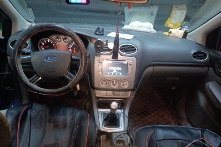 Used Ford Focus 2009 Hatchback 1.8L Manual Comfort Model Center Console