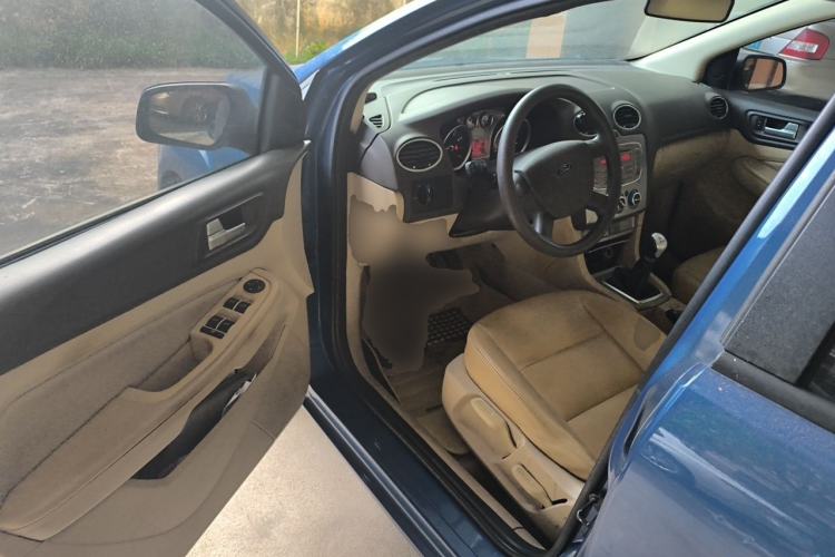 Used Ford Focus 2009 Sedan 1.8L Manual Comfort Model Driver Seat