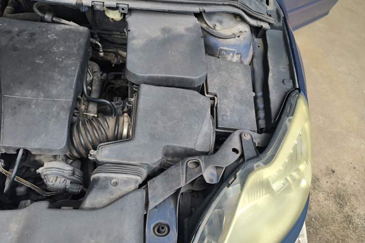 Used Ford Focus 2009 Sedan 1.8L Manual Comfort Model Engine Bay Left