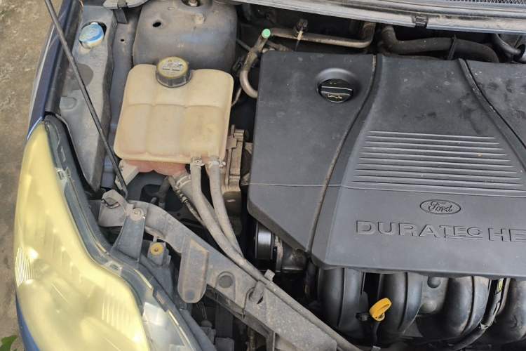 Used Ford Focus 2009 Sedan 1.8L Manual Comfort Model Engine Bay Right