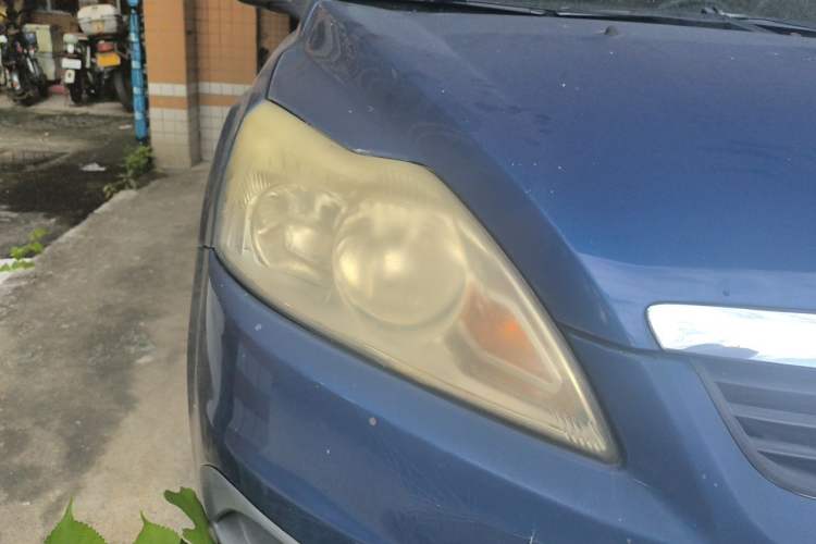 Used Ford Focus 2009 Sedan 1.8L Manual Comfort Model Right Front Headlight