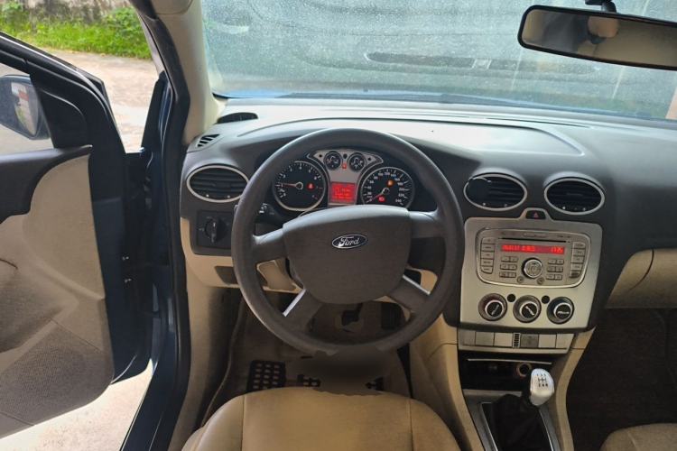 Used Ford Focus 2009 Sedan 1.8L Manual Comfort Model Steering Wheel