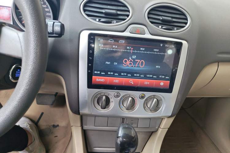 Used Ford Focus 2009 Sedan 1.8L Automatic Fashion Edition Audio And AC Panel