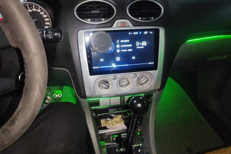 Used Ford Focus 2009 Hatchback 2.0L Manual Sport Model Audio And AC Panel