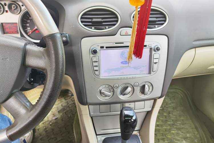 Used Ford Focus 2009 Sedan 1.8L Automatic Fashion Edition Audio And AC Panel
