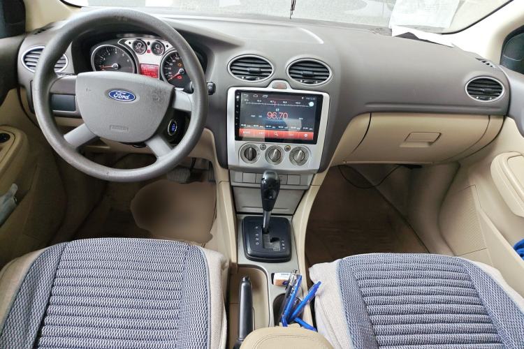 Used Ford Focus 2009 Sedan 1.8L Automatic Fashion Edition Center Console
