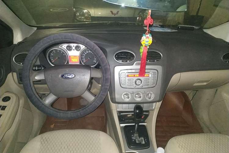 Used Ford Focus 2009 Sedan 1.8L Automatic Fashion Edition Center Console
