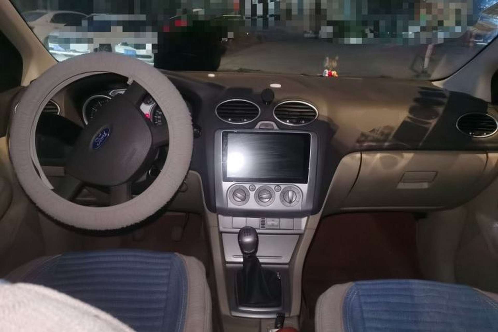 Used Ford Focus 2009 Sedan 1.8L Manual Comfort Model Center Console