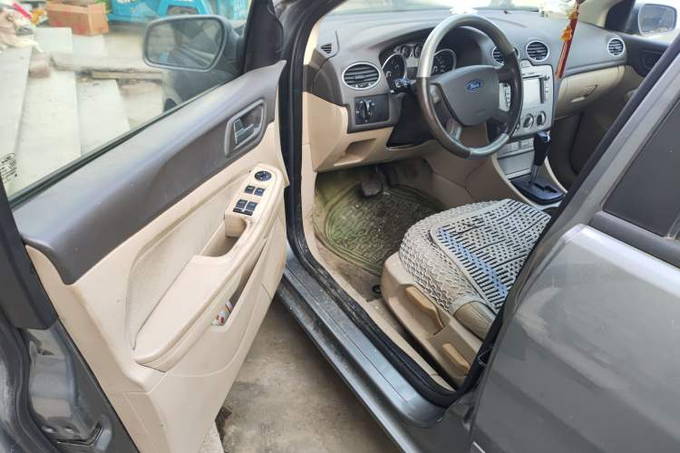 Used Ford Focus 2009 Sedan 1.8L Automatic Fashion Edition Driver Seat